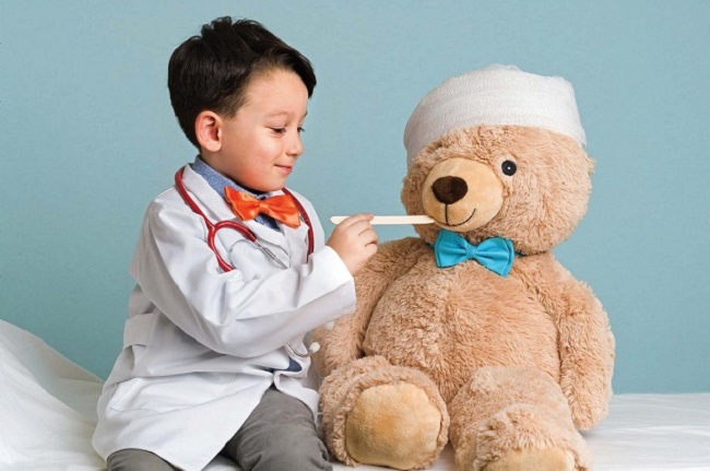 kid with teddy bear